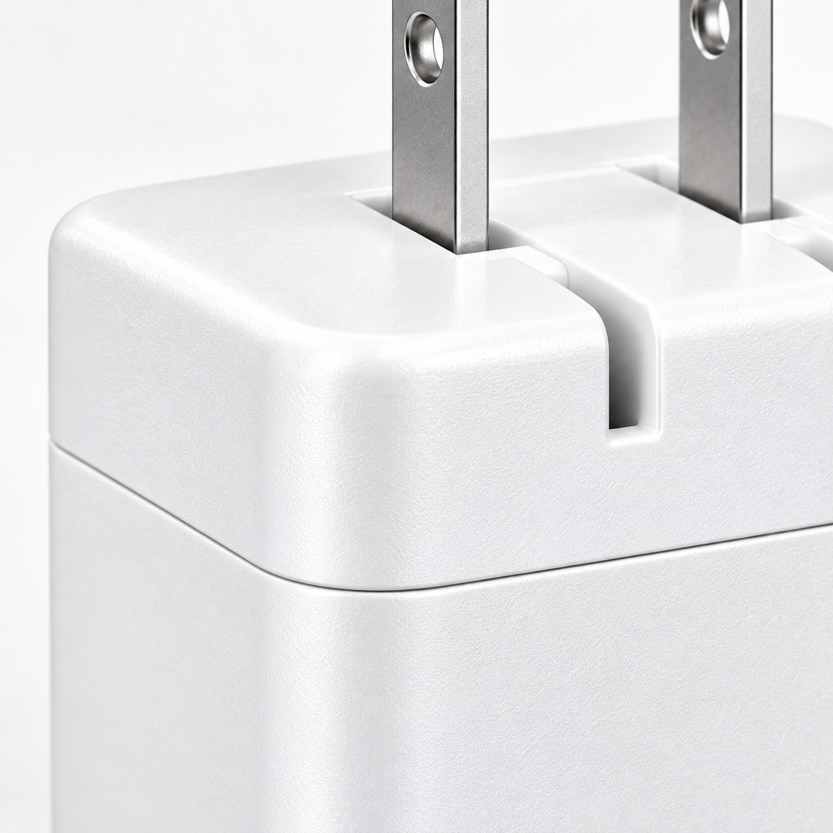 NOVIXA 20W Charger with Retractable Cable